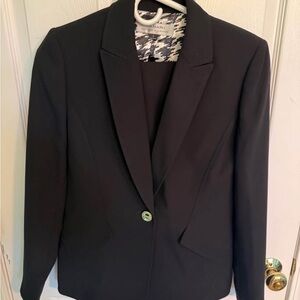 Tahari Women’s Black Pant Suit